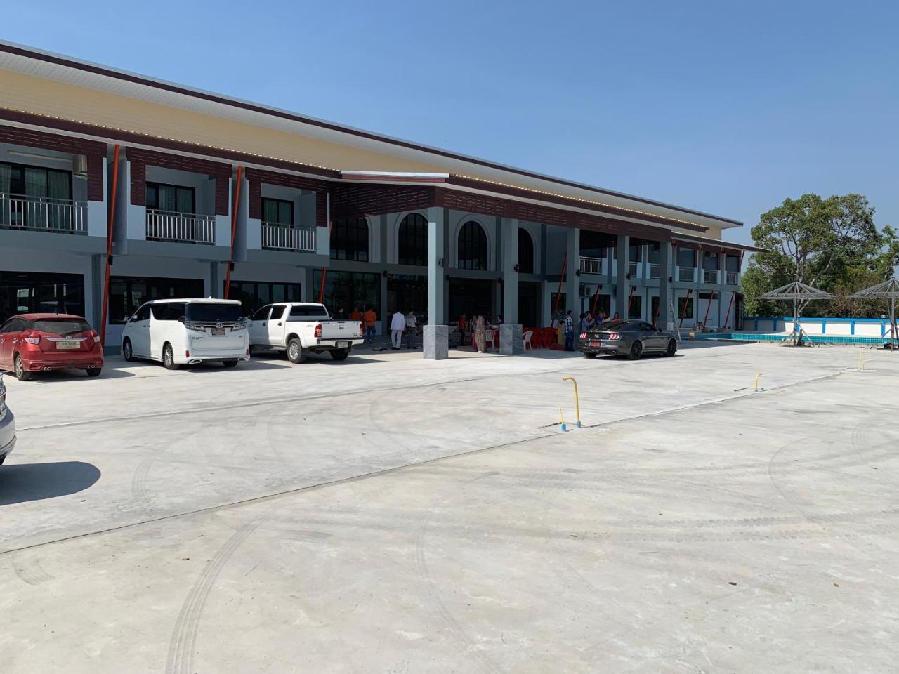 โรงแรมมาลินี スリン エクステリア 写真