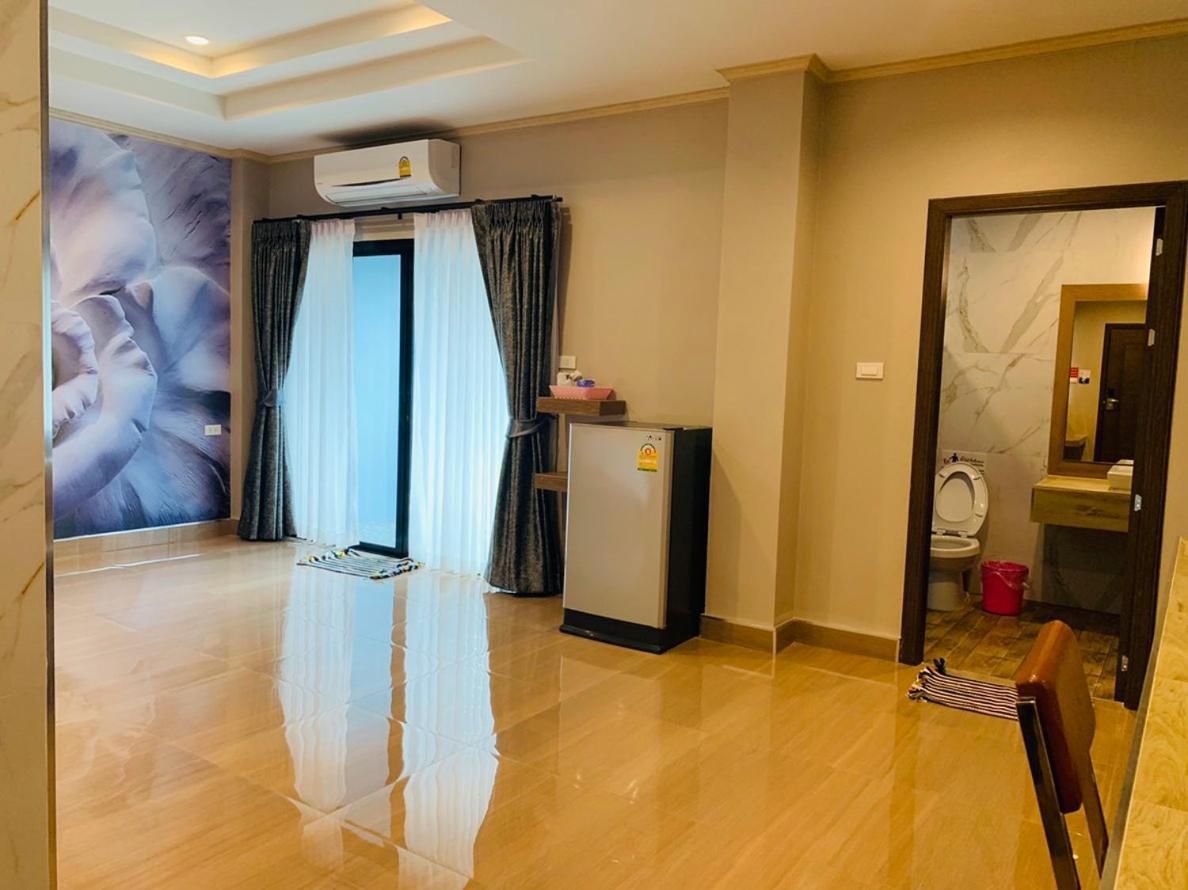 โรงแรมมาลินี スリン エクステリア 写真