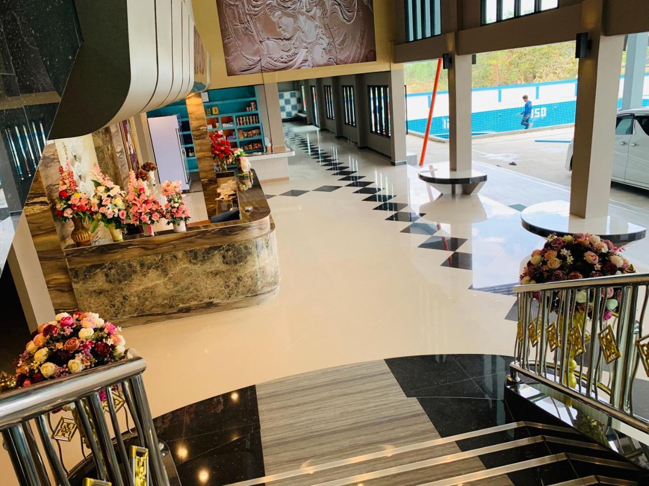 โรงแรมมาลินี スリン エクステリア 写真
